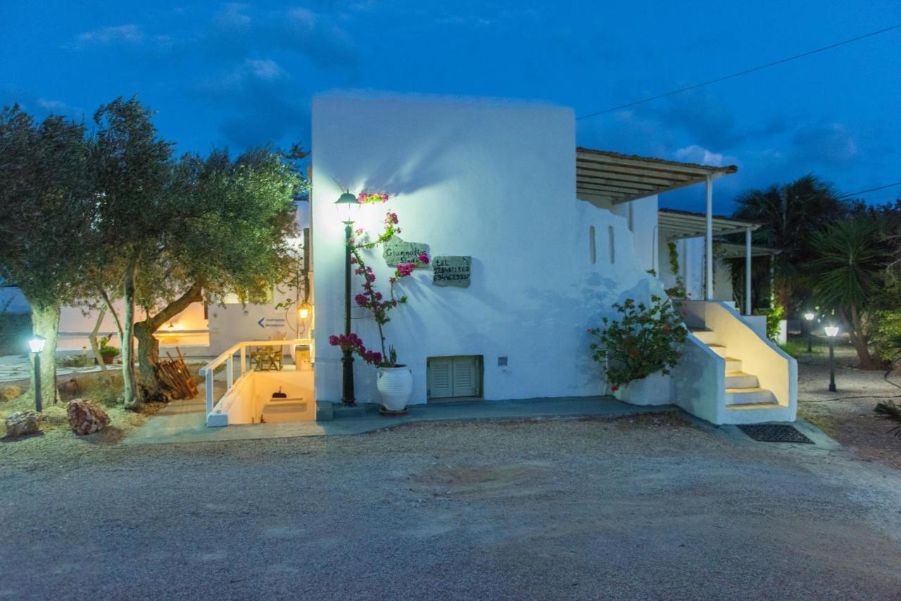 Giannakas Platis Gialos (Sifnos)